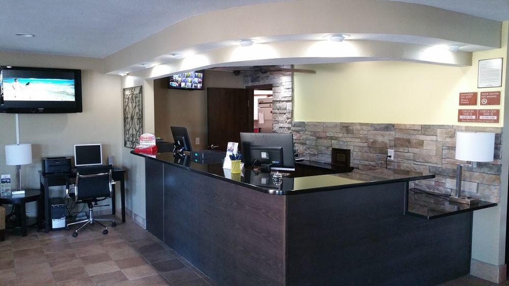 Americinn And Suites By Wyndham Delafield-Waukesha-Milwaukee Exterior photo