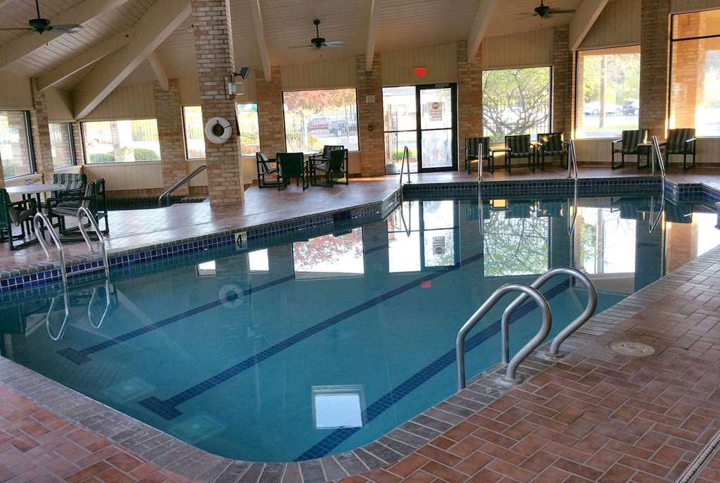 Americinn And Suites By Wyndham Delafield-Waukesha-Milwaukee Facilities photo